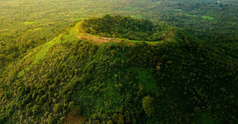 Champasack Plans to Upgrade the Million-Year-Old Volcano Tourist Attraction from District to Provincial Level