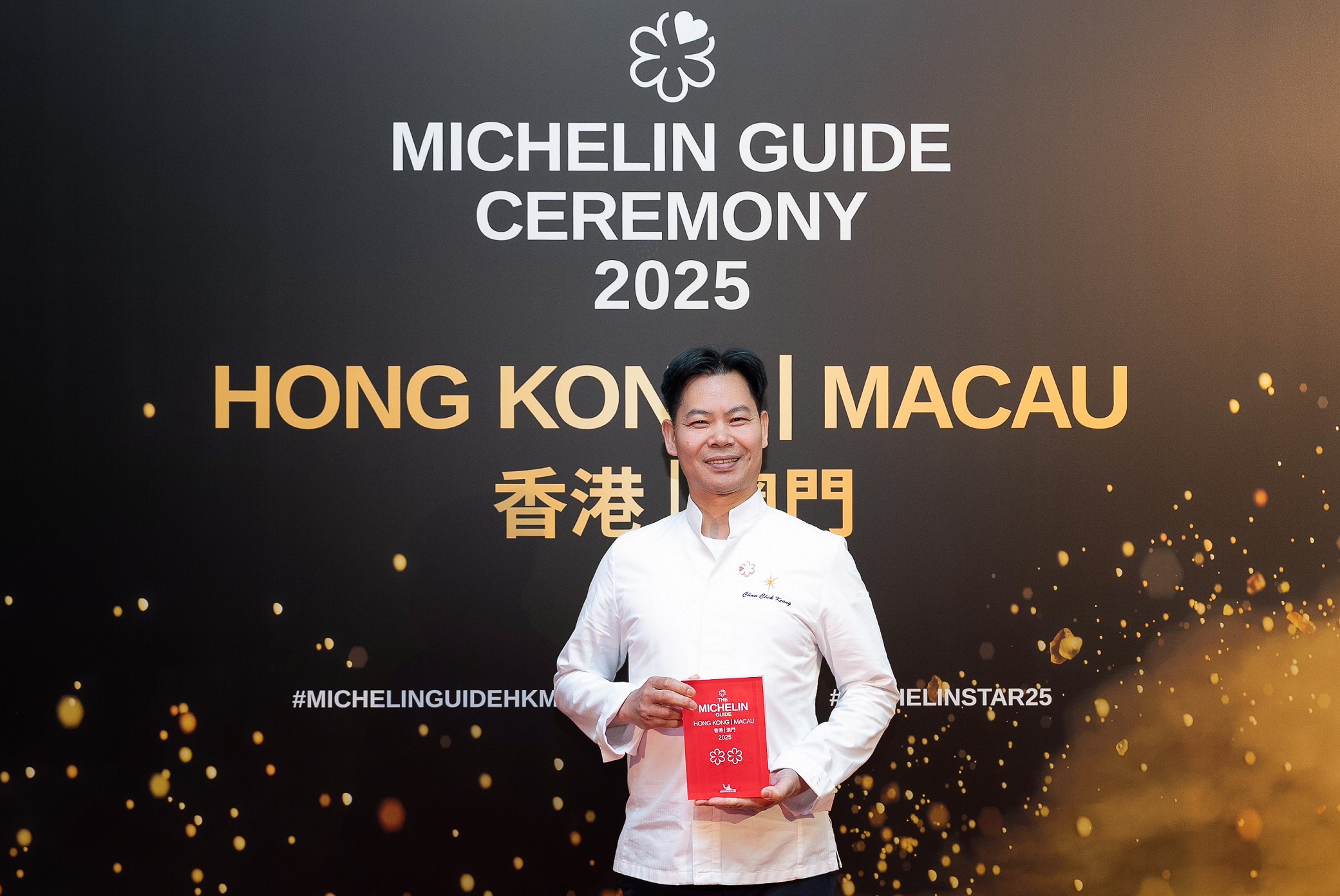 Feng Wei Ju at StarWorld Hotel has boasted an impressive nine consecutive years of two-Michelin-starred recognition. Chan Chek Keong, Assistance Vice President of Food & Beverage Culinary of StarWorld Hotel and Executive Chef of Feng Wei Ju accepted the award on behalf the team.