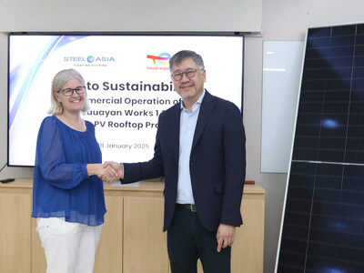 Image: Andre Sy (right), SteelAsia President was joined by Ingrid Jaumain (left), Zone Director of TotalEnergies ENEOS Renewables Philippines Project Corp during the commissioning ceremony of SteelAsia’s 1.9 MWp solar rooftop photovoltaic system in the company’s Meycauayan steel plant.