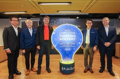 From left to right: (1) Mr Laurence Liew, Director, AI Innovation, AI Singapore, (2) Mr Amos Tan, Chief Core Skills Officer, NTUC LearningHub, (3) Mr Ng Chee Meng, Secretary-General, National Trades Union Congress, (4) Mr Jeremy Ong, Chief Executive Officer, NTUC LearningHub, (5), Professor Peter Waring, Pro Vice Chancellor Transnational Education and Singapore Dean, Murdoch University