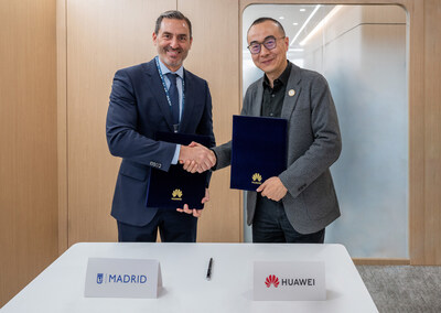 Héctor Coronel, Tourism Managing Director of Madrid City Council and Wu Hao, VP of Consumer Cloud Service Global Ecosystem Development & Sales, HUAWEI Consumer BG, During the MOU ceremony. Héctor Coronel, Tourism Managing Director of Madrid City Council and Wu Hao, VP of Consumer Cloud Service Global Ecosystem Development & Sales, HUAWEI Consumer BG, During the MOU ceremony.