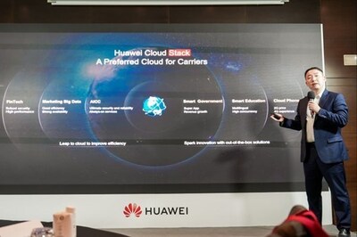 Johnny Lyu, CTO of International Business, Huawei Cloud Stack, delivering a keynote