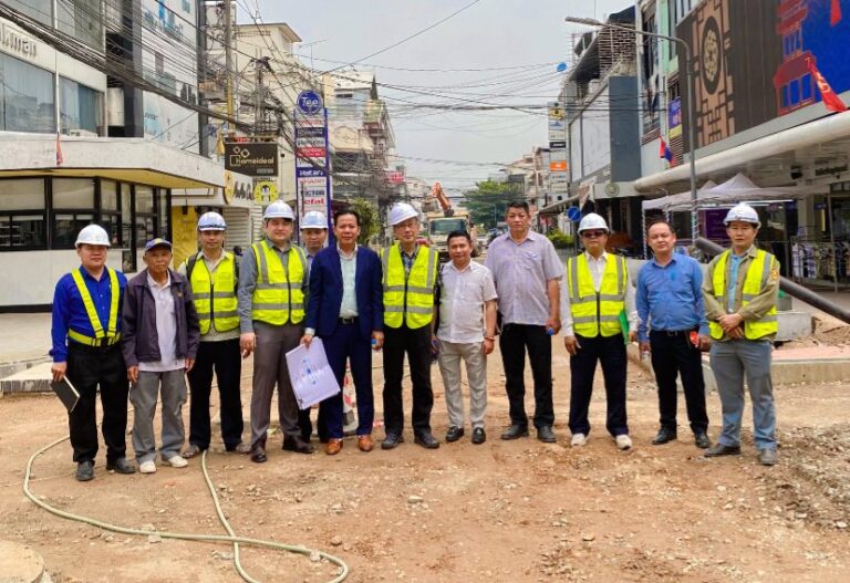 Bus-Rapid-Transit Road Rushing to be Completed Before Lao New Year