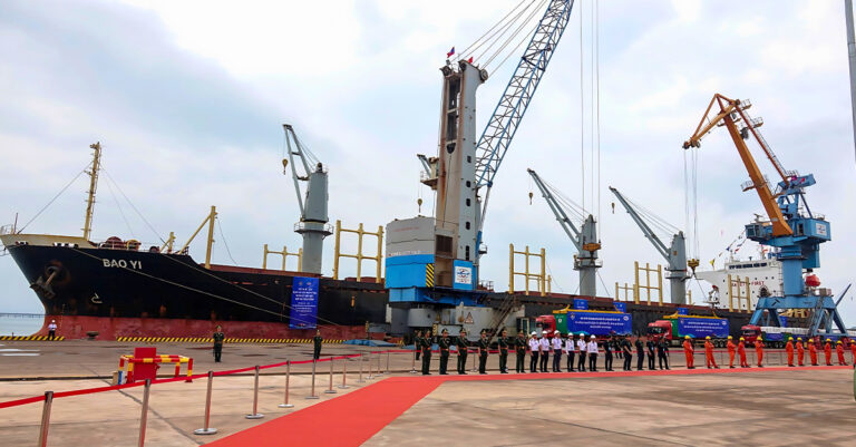 Laos, Vietnam Inaugurated Wharf No.3 to Boost Trade