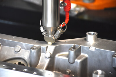PlasmaPlus AntiCorr coating on a battery housing to avoid infiltration corrosion. (Copyright: Plasmatreat GmbH) PlasmaPlus AntiCorr coating on a battery housing to avoid infiltration corrosion. (Copyright: Plasmatreat GmbH)
