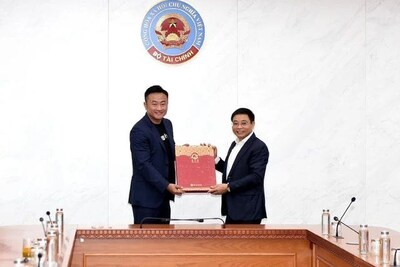 From left to right: Ben Zhou, Co-founder and CEO of Bybit, and H.E. Nguyen Van Thang, Minister of Finance of Vietnam, met on April 17 at the Ministry of Finance headquarters in Hanoi to discuss collaboration and support for Vietnam’s digital asset regulatory sandbox.