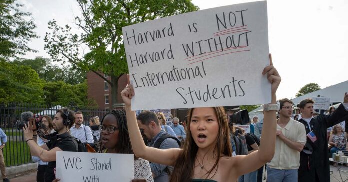 US Suspends Student Visa Processing as Harvard Protests Cuts