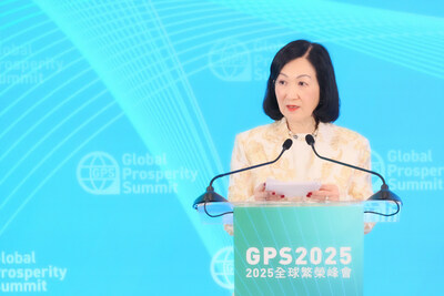 2. Mrs Regina Ip, Chairperson of the Board of Governors of the Savantas Policy Institute, delivers the welcome remarks to kick off the two-day summit.