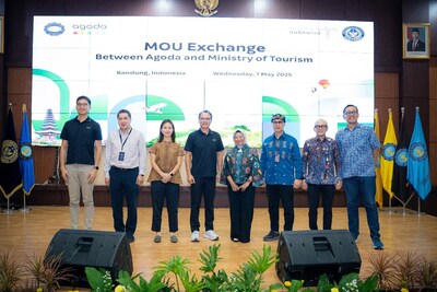 From left to right – Mr. Samuel Hsiao – Senior Manager – Government Affairs at Agoda, Dr. Anwari Masatip – Director – NHI Bandung Tourism Polytechnic, Ms. Denise Hartono - Associate Director at Agoda, Mr. I Gede Gunawan – Senior Country Director at Agoda, Ms. Masruroh – Senior Advisor for Digital Transformation and Tourism Innovation,  Dr. Andar Danova L. Goeltom – Assistant Deputy of Human Resources Capacity Improvement of the Apparatus and Vocational Education, Mr. Firnandi Ghufron – Assistant Deputy of Tourism Marketing Strategy and Communication, Mr. Rachmadizal Rizal, Strategic Account Manager at Agoda. Photo credit: Agoda.
