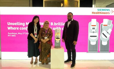 [L-R]: Ms. Vivien Tan, XP Business Manager, Siemens Healthineers ASEAN; Prof. Dr. dr. Lina Choridah, Sp.Rad (K), Chairwoman Indonesian Woman Imaging Society; Hendya Perbangkara, Head of Diagnostic Imaging, Siemens Healthineers Indonesia