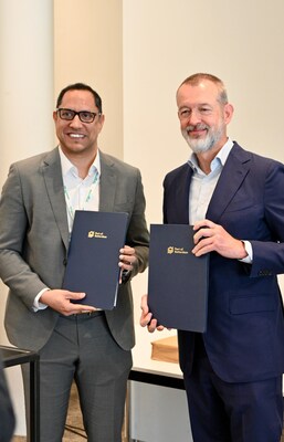 Gautam Reddy, CEO, AM Green Ammonia with Boudewijn Siemons, CEO, Port of Rotterdam during the MoU signing Gautam Reddy, CEO, AM Green Ammonia with Boudewijn Siemons, CEO, Port of Rotterdam during the MoU signing