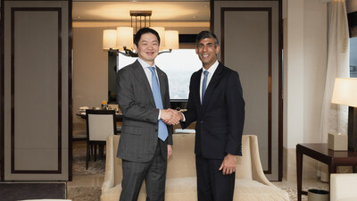 SK Networks President & COO Sunghwan Choi, left, and former U.K. Prime Minister Rishi Sunak have discussed plans for bilateral cooperation and business partnerships in a meeting on May 20