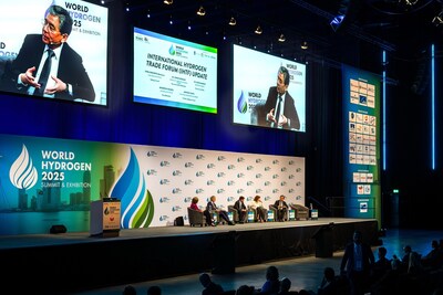 HMG Showcases Global Hydrogen Leadership at World Hydrogen Summit 2025: (From Left) Ivana Jemelkova, CEO of the Hydrogen Council; Boudewijn Siemons, CEO of the Port of Rotterdam Authority; Diego Pardow, Minister of Energy of Chile; Sophie Hermans, Minister of Climate Policy & Green Growth and Deputy Prime Minister of the Netherlands; and Jaehoon Chang, Hyundai Motor Group Vice Chair