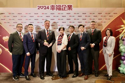 Photo of Samuel Yang, CFA, Co-Chairman of TutorABC, and TutorABC’s senior management team at the 2024 1111 Happy Enterprise Award ceremony.