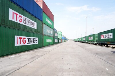 The train was loaded with 50 containers of Uzbek cotton yarn, which will be supplied directly to textile enterprises in Fujian in future.