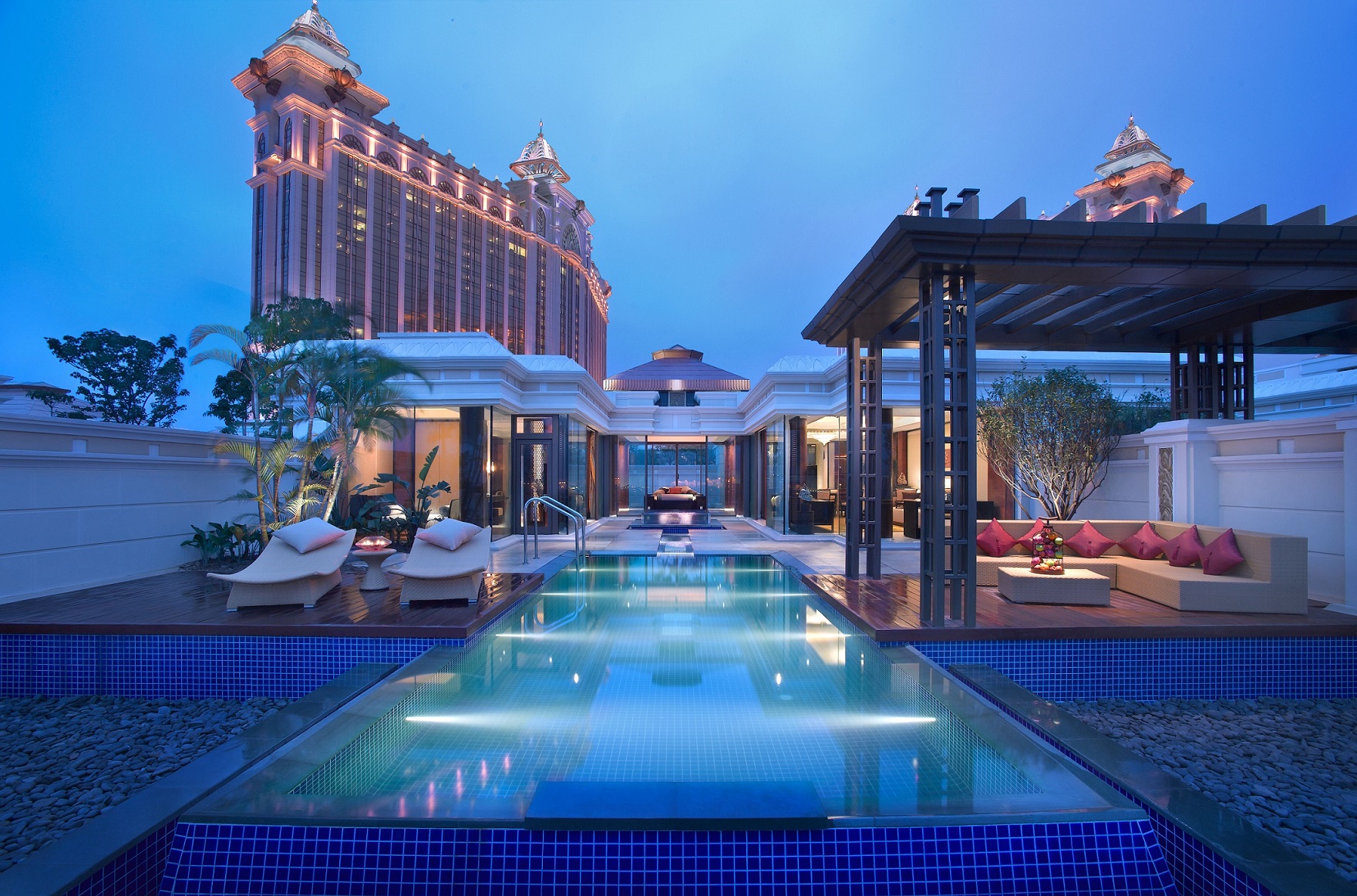 Banyan Tree Macau also proudly secured its place in the winners’ list among the “Best Hotels in Macau”.