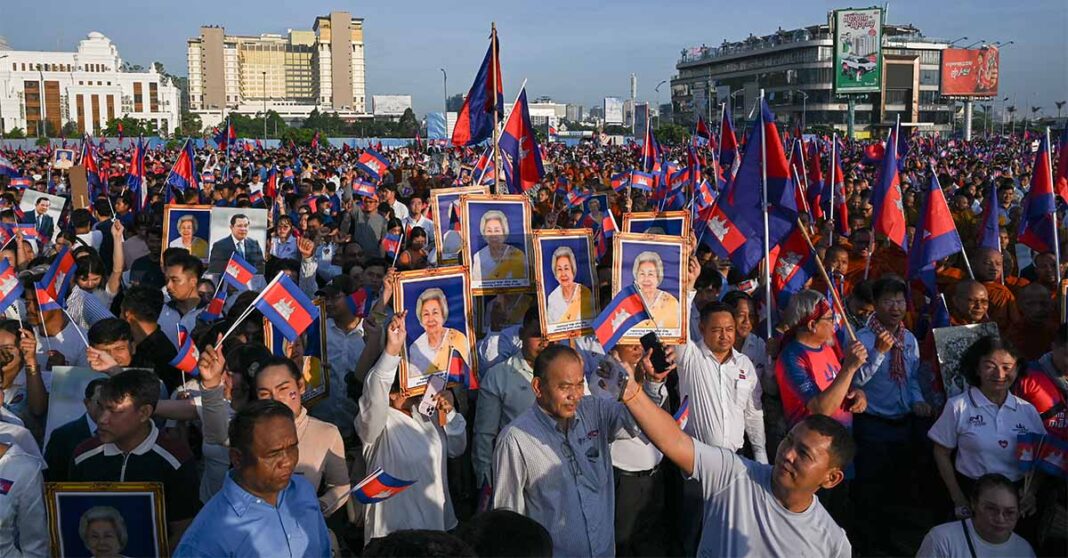 Cambodian Govt Musters Support From Huge Crowds in Thai Border Row