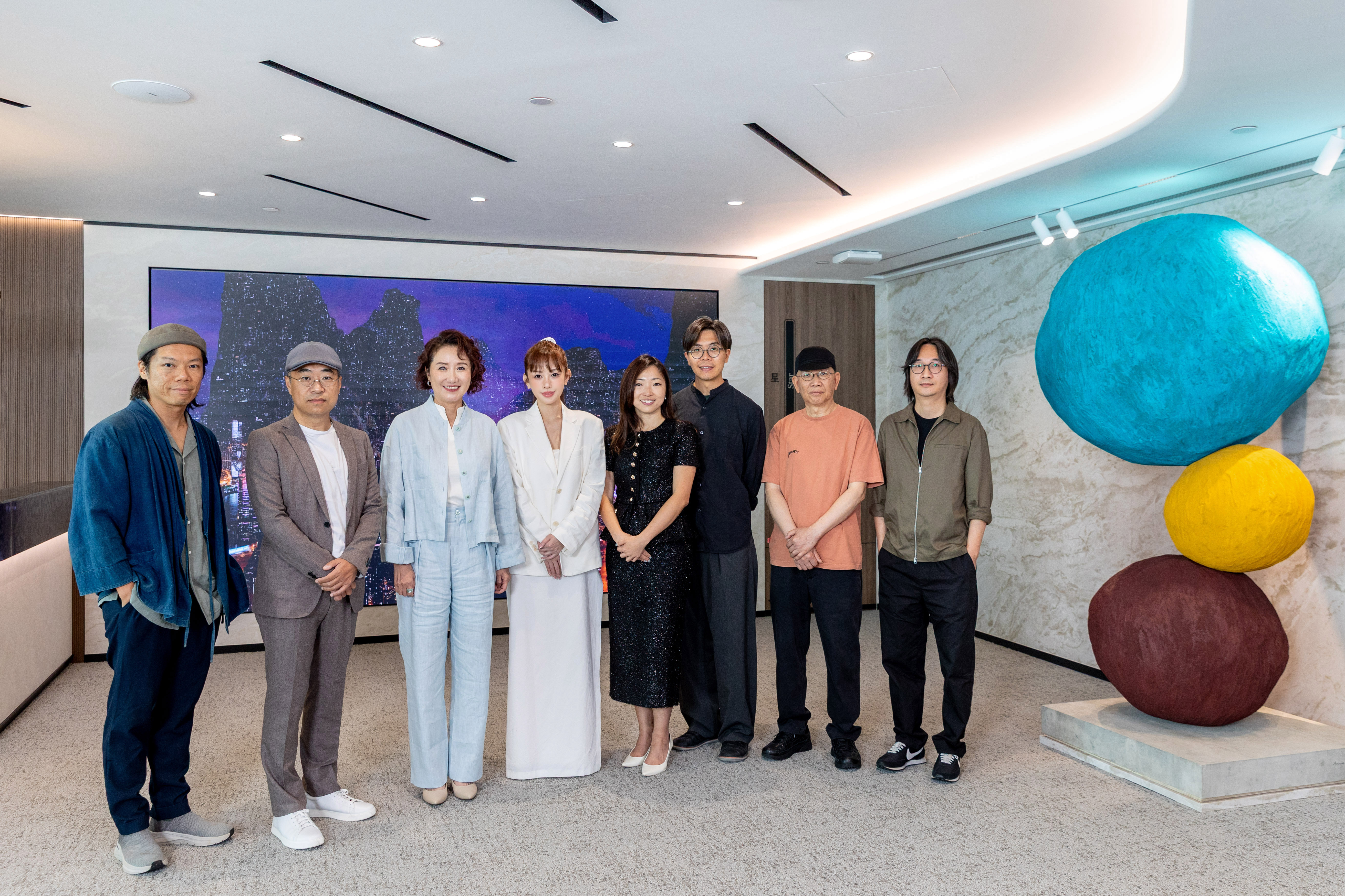 (From left) Artist Desmond Leung Kar Hao; artist Yang Yongliang; Mrs Belinda Au, President of Hong Kong and Head of North Asia, Chubb Life Hong Kong; Ms Kylie Ying, Art Collector, Founder of ART021 GROUP; Ms Ivy Cheung, Chief Marketing Officer, Chubb Life Hong Kong; artist Stephen Wong Chun Hei; artist Long Quan; artist Lu Pingyuan
