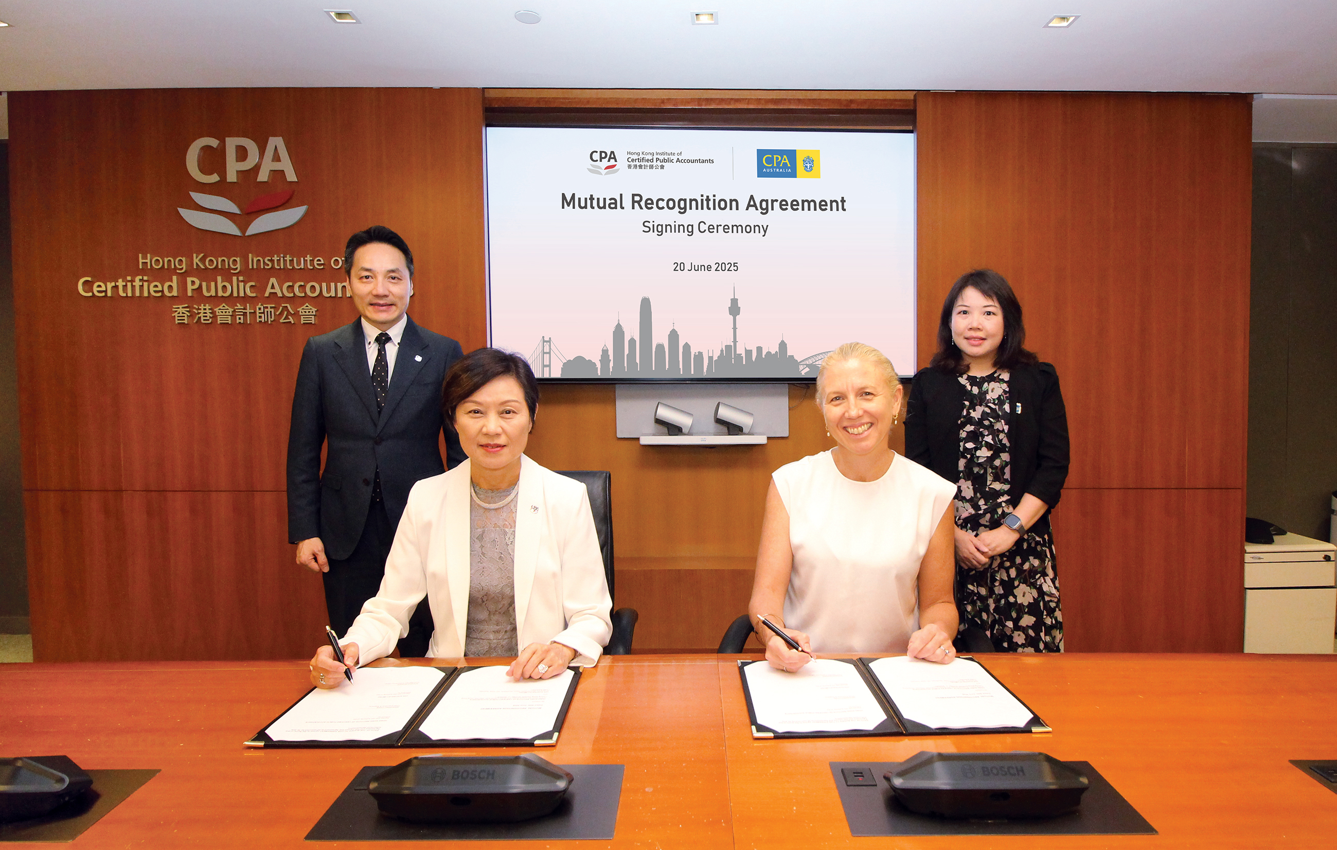 The HKICPA and CPAA held an MRA extension signing ceremony. The MRA was signed by Margaret Chan, Chief Executive and Registrar of HKICPA (front left), and Rowena Buddee, Chief Member Experience Officer of CPAA (front right), under the witness of Edward Au, President of HKICPA (back left) and Karina Wong, Divisional President of Greater China of CPAA (back right).