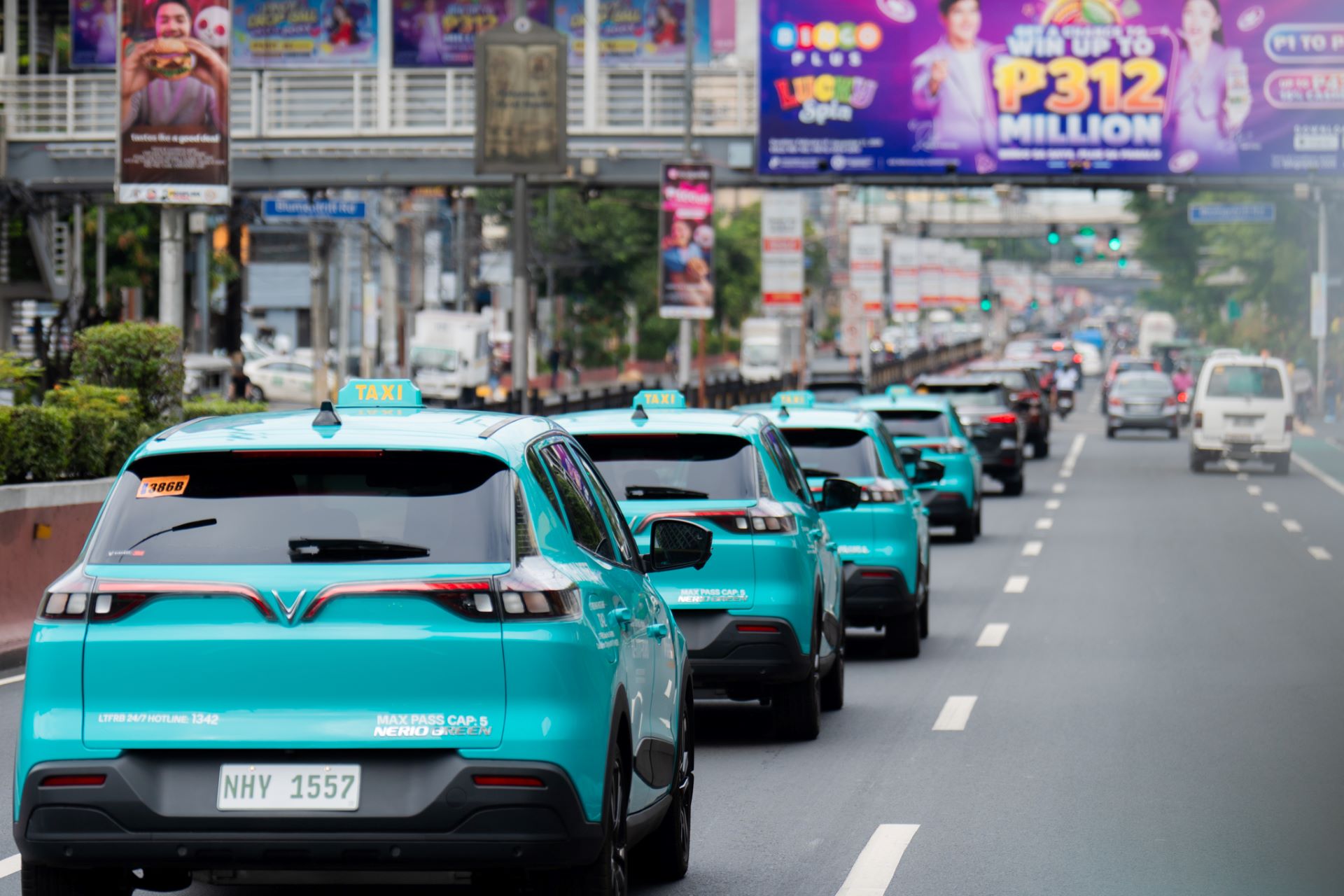 The entire Green GSM fleet features the modern VinFast Nerio Green electric vehicles, offering smooth operation and eco-friendly performance.