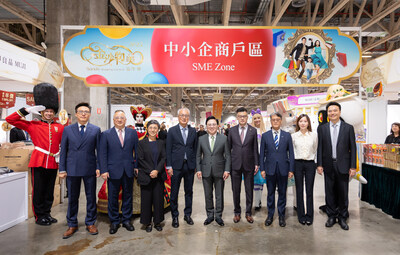 Guests of honour go on a guided tour of the Sands Shopping Carnival Thursday at The Venetian Macao’s Cotai Expo.
