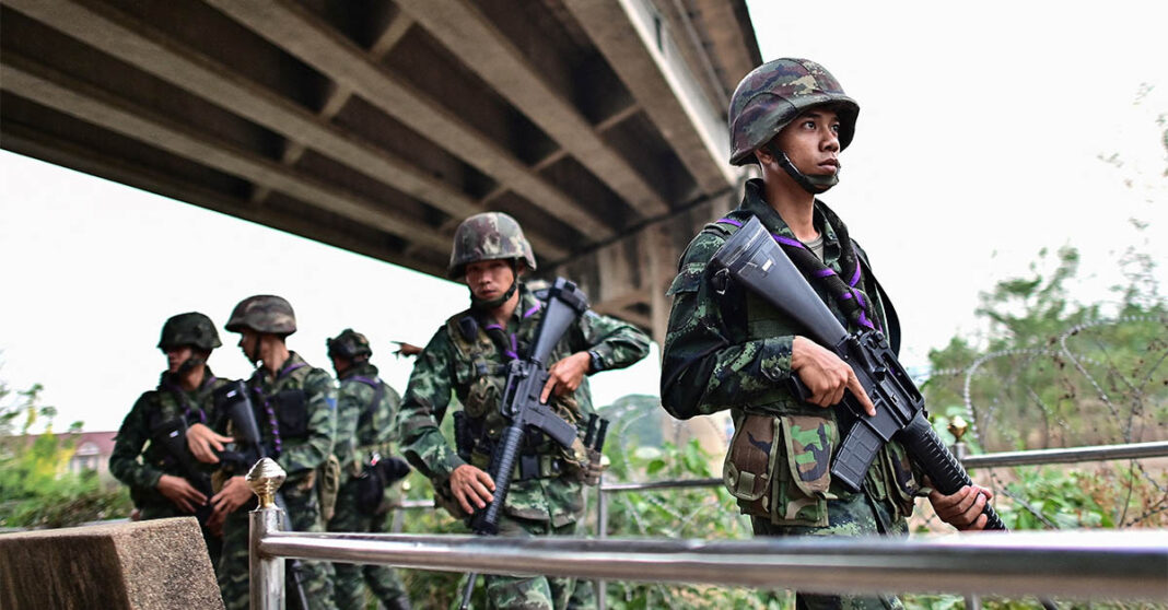 Hundreds of Myanmar Troops, Civilians Flee Across Thai Border