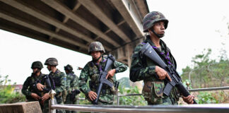 Hundreds of Myanmar Troops, Civilians Flee Across Thai Border