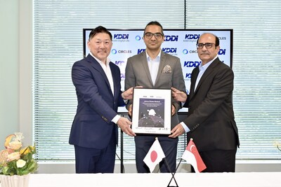 Tatsuya Hamada (left), CEO of KDDI Digital Life, and Deepak Gulati (right), President of Corporate and Industry Alliances at Circles, signed an agreement to expand the KDDI-Circles partnership and scale Japan's digital telco success worldwide, witnessed by Rameez Ansar (center), Co-Founder and CEO of Circles. Tatsuya Hamada (left), CEO of KDDI Digital Life, and Deepak Gulati (right), President of Corporate and Industry Alliances at Circles, signed an agreement to expand the KDDI-Circles partnership and scale Japan's digital telco success worldwide, witnessed by Rameez Ansar (center), Co-Founder and CEO of Circles.