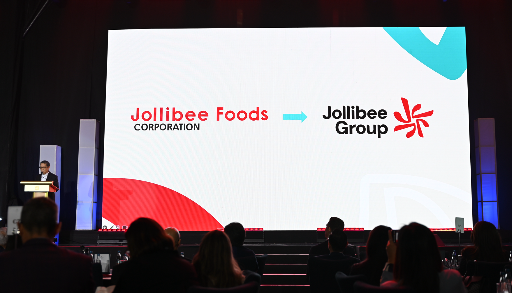 Corporate Brand Evolution. Fresh from introducing the new corporate brand to employees worldwide, Jollibee Group Global President & CEO Ernesto Tanmantiong (left, standing) brought the story behind the evolution to life for more than 270 global and local suppliers—highlighting how the brand reflects the company’s bold ambitions and purpose-driven growth.