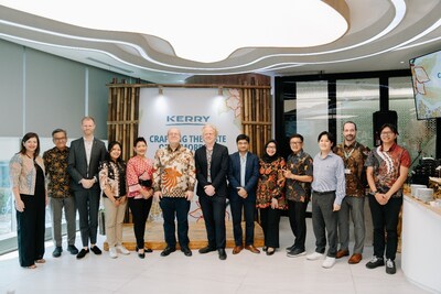 Kerry leaders and Ireland's ambassador to Indonesia H.E. Pádraig Francis at the opening of the new Jakarta office and RD&A facility