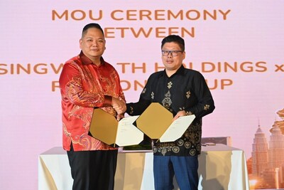 Mr Jeffrey Chow, Executive Director & Group CEO of SingWealth Holdings (left), and Mr Desmond Sim, Group CEO of Realion Group (right), at the MOU signing ceremony.