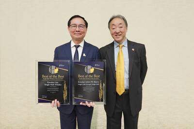 King Car Group Chairman Mr. YT Lee receives the prestigious Best of the Best Single Malt Whisky 2025 award certificates from TWSC Executive Committee Chairman Mamoru Tsuchiya.