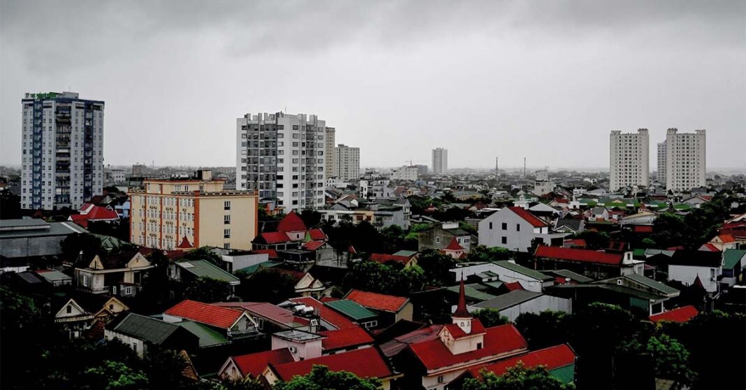 Vietnam to Evacuate 300,000 as Typhoon Kajiki Nears