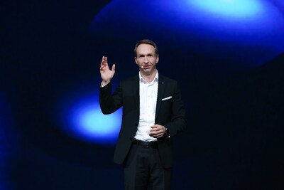 Andre Kutz, Head of ZEISS Photonics & Optics, delivers a speech on-site.
