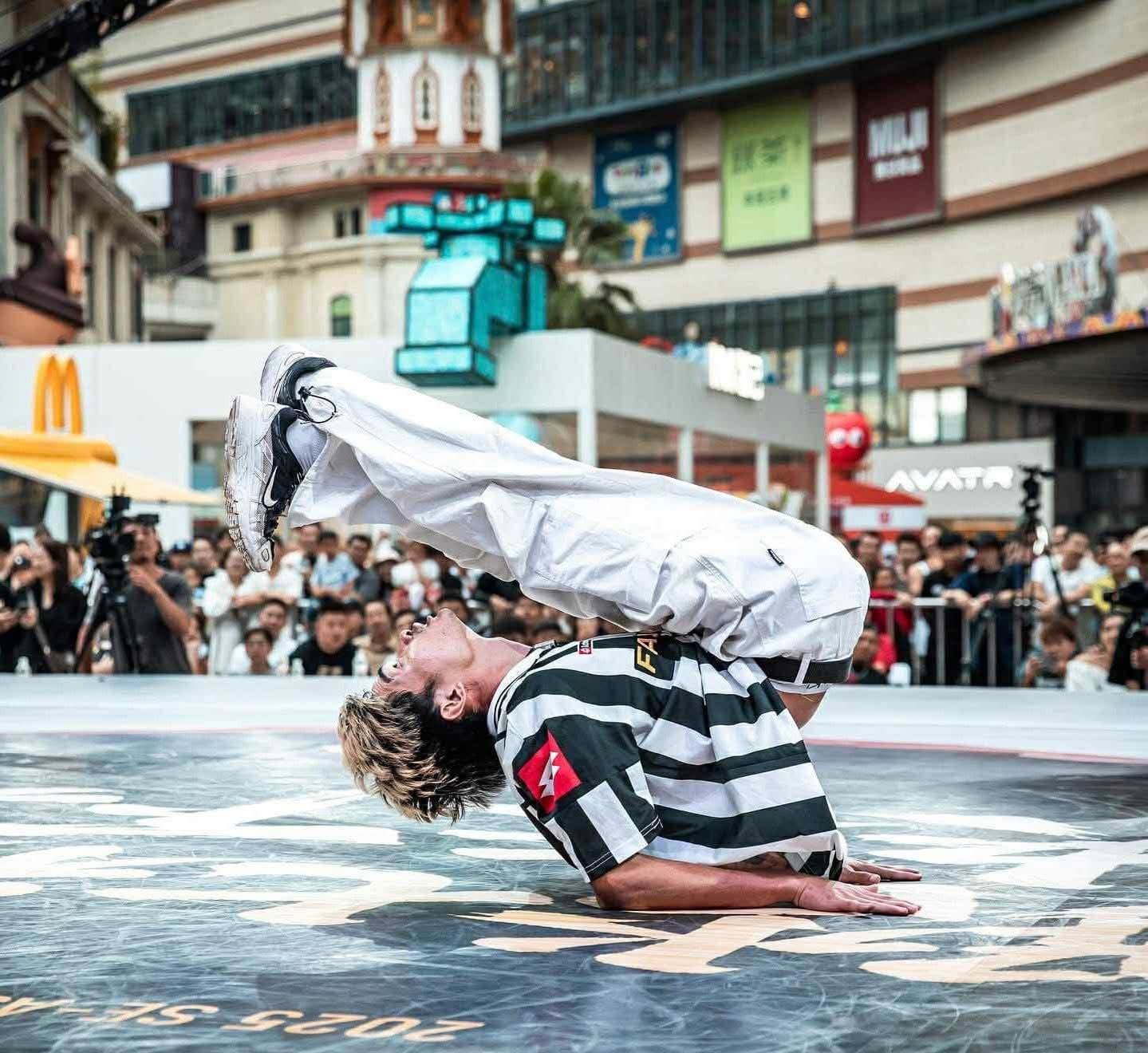Phetnilan ‘Golf’ Keowongsi Triumphs at International Dance Competition in China