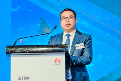 Aaron Wang, General Manager of Enterprise Business of Huawei Hong Kong, delivering his speech