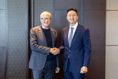 On Friday, August 22, HD Hyundai Executive Vice Chairman Chung Kisun met with TerraPower Chairman and Founder Bill Gates to discuss nuclear supply chain cooperation.