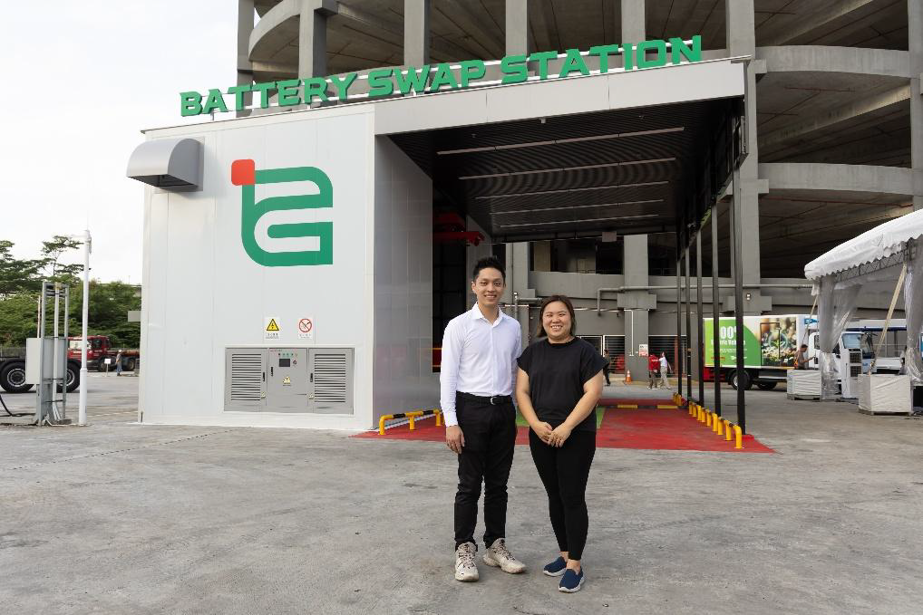 Miki Hay, Founder & Managing Director of HDFX, with Ryan Woon, CEO of EcoSwift