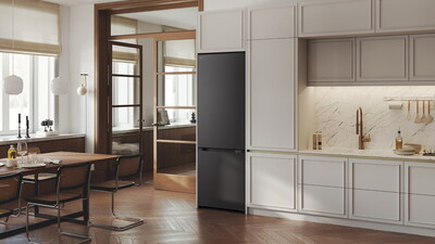 LG introduces the new bottom-freezer with adjustable shelving and flexible compartments, designed to fit real European kitchen environments.