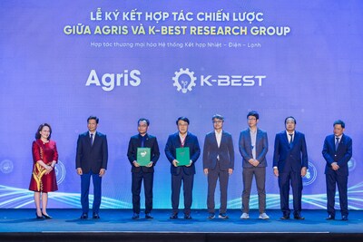 The signing ceremony of the cooperation agreements between AgriS and strategic partners, both domestic and international, witnessed by leaders of Tay Ninh Province, AgriS, and partners