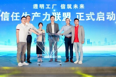 Liu Yaojun, General Manager of Infinitus (China) (third from right)