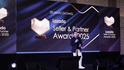 Lazada Indonesia CEO Carlos Barrera delivers a keynote speech at the Lazada Seller & Partner Awards 2025, honoring brands, sellers, and partners for their growth alongside Indonesia’s dynamic digital economy.