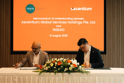 (From left to right) Professor Sameer Hasija, Dean of Asia Campus and Dean of Executive Education, INSEAD & Lennard Yong, Founding Management & Group CEO of Ascentium