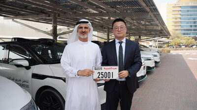 Ahmed Hashem Bahrozyan, CEO of the Public Transport Agency, RTA, with Liang Zhang, Managing Director of EMEA, Baidu Apollo
