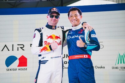 2024 Series Champion Yoshihide Muroya and 2025 Series Champion Patrick Davidson. © AIR RACE X
