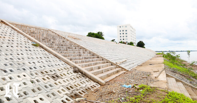 Second Phase of Mekong Flood Barrier Project Nears 90 Percent Completion