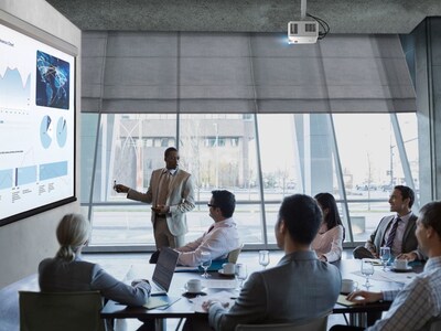Designed for efficiency, the LSD400 Series offers high brightness with minimal power use, ideal for broad deployment.