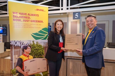 From left to right: SingPost Group Chief Operating Officer - Neo Su Yin, Managing Director for DHL Express Singapore - Christopher Ong