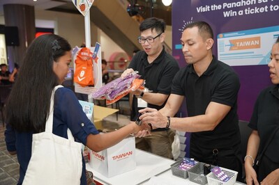Visitors claim souvenirs