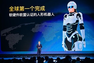 Dr. Gao Xinhua delivers a keynote presentation